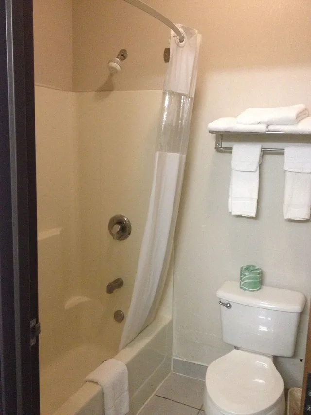 غرفة قياسية بسريرين كوين، Days Inn by Wyndham Kansas City International Airport 5/6