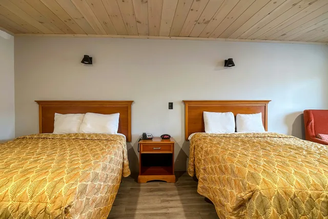 غرفة بسريرين كوين بإطلالة على النهر، Tennessee Mountain Lodge Riverside by OYO 2/7