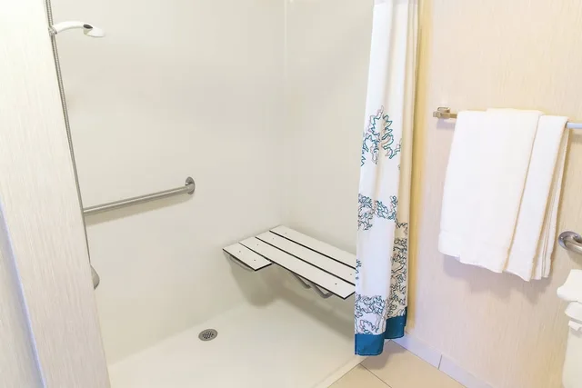 استوديو بسرير كينج مع أريكة لذوي الإعاقة، Residence Inn Sioux Falls 4/4