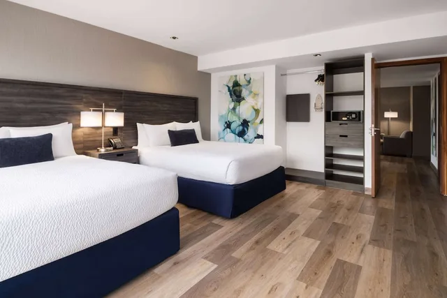 1 Bedroom, 2 Queen Beds, Kitchenette, Wyndham Garden Guatemala City 2/2
