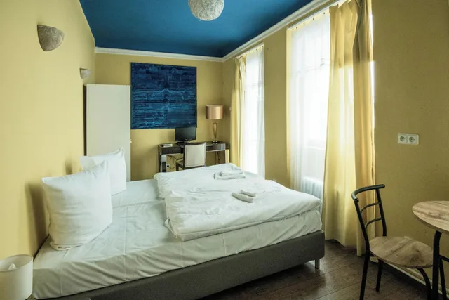 غرفة بسرير مزدوج أو سريرين منفصلين بحمام مشترك، Charles Bridge Hostel & Apartments 2/6