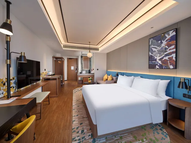 غرفة أساسية بسرير كينج، Hilton Garden Inn Jinzhou Central Street 2/3