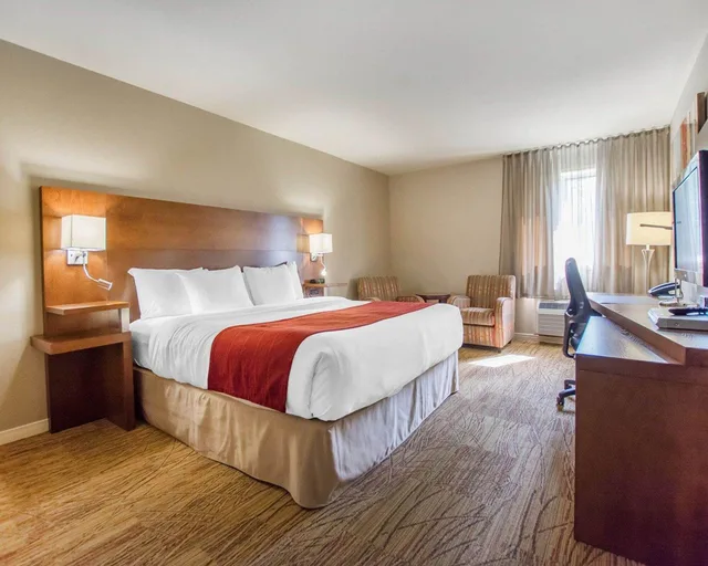 غرفة قياسية بسرير كينج، Comfort Inn Mont Laurier, QC 2/2