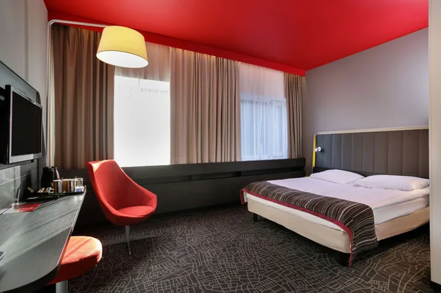 Superior, Queen Bed, Park Inn By Radisson Central Tallinn 2/7