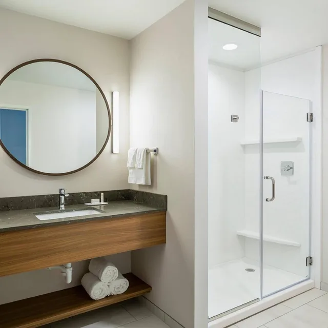 جناح كبير بسرير كينج مع أريكة، Fairfield Inn & Suites By Marriott Des Moines Downtown 5/8