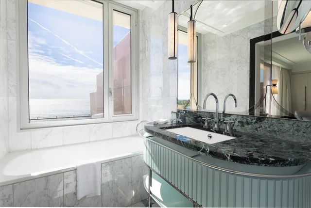 غرفة بانورامية بسرير مزدوج بإطلالة على البحر بشرفة، Mondrian Cannes 4/6