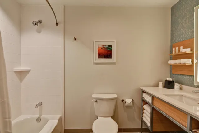 غرفة بسريرين كوين بإطلالة على البحر، Hilton Garden Inn Biloxi 4/6