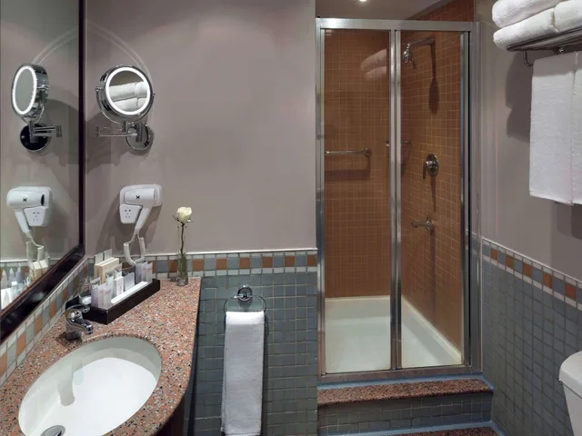 غرفة كلاسيكية بسرير كينج، أنوار المدينة موفنبيك(Anwar Al Madinah Movenpick) 8/9