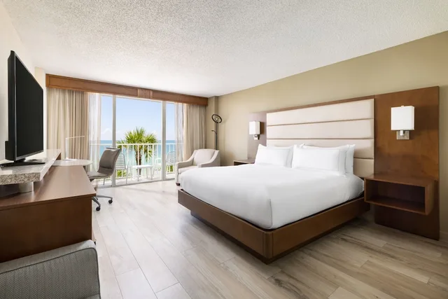 Room, King Bed, Gulf View, Balcony, High Floor، DoubleTree Beach Resort by Hilton Tampa Bay - North Redington Beach 2/9