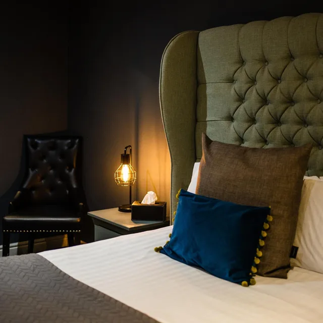 Deluxe, The Vicarage 4/8