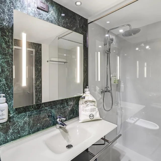 غرفة بسرير مزدوج أو سريرين منفصلين، B&B HOTEL Granada Estacion 7/10