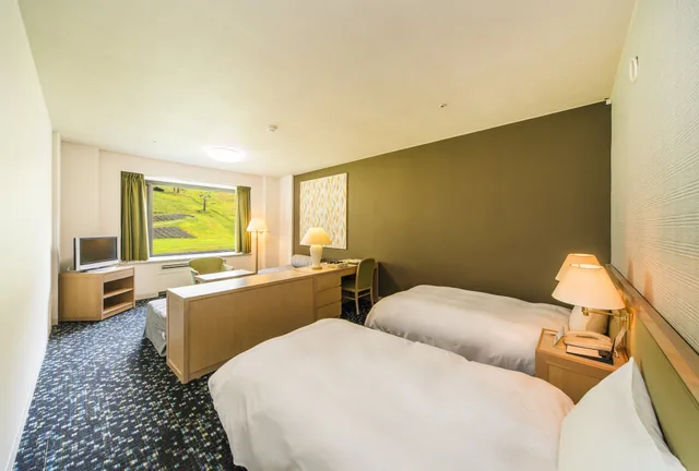 غرفة قياسية بسريرين منفصلين مع أريكة، HOTEL TANGRAM 1/3