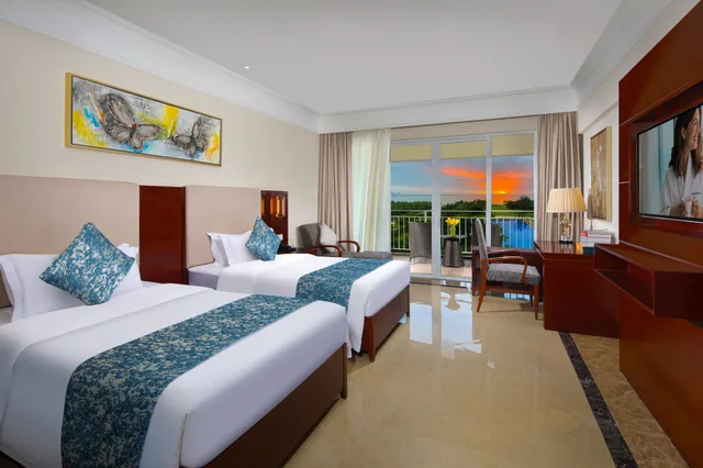 Premier, Twin Beds, Sunrise View, Ocean View, Pool Side، Wyndham Garden Wenchang Nanguo 2/8