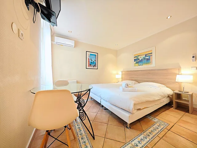 Studio, No Elevator، Le Florian Hotel 1/7