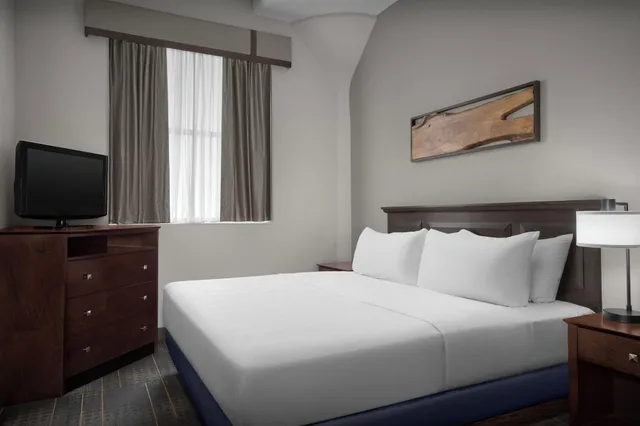 2 Bedrooms, Suite, King Bed, Accessible, The Suites Hotel at Waterfront Plaza 3/4