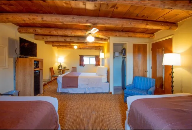 Room, Triple, Thunderbird Lodge 1/1