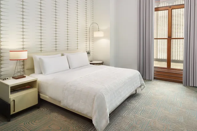 غرفة ديلوكس بسرير كينج، Le Meridien Tampa, The Courthouse 3/5