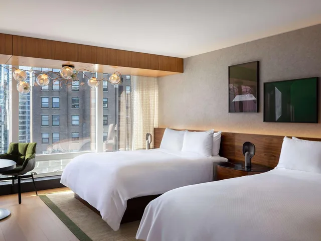 Fairmont Gold, King Bed, Harbour and Mountain View، Fairmont Pacific Rim 10/10