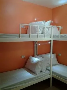Female Dorm, Female Only, Economy, 2 Double Beds، Crossroads Hostel Manila 1/1