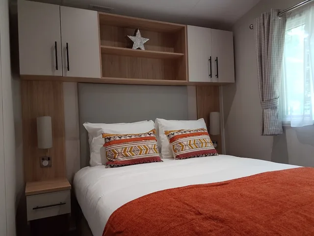 Mobile Home, Deluxe, 1 Double and 4 Single Beds، Gullivers Hotel 1/6