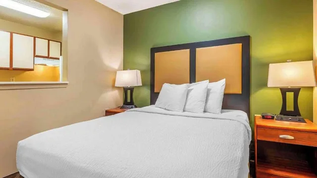 1 Queen Bed - Mobil Access Tub Nsmk Kitchen، Studio 6 Extended stay Florence, KY - Meijer Dr./Cincinnati 6/10