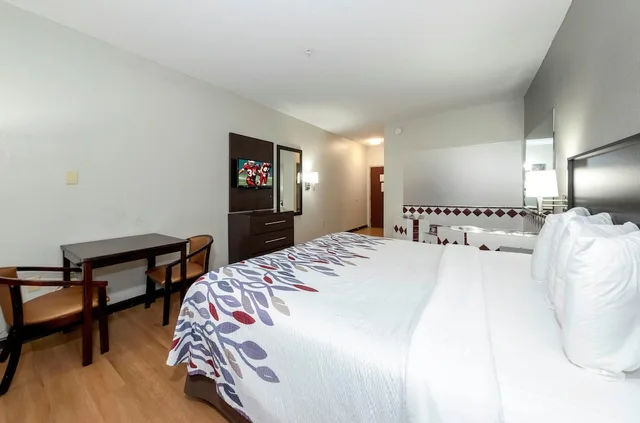 غرفة قياسية بسرير كينج لذوي الإعاقة، Red Roof Inn Atlanta Southeast 7/10