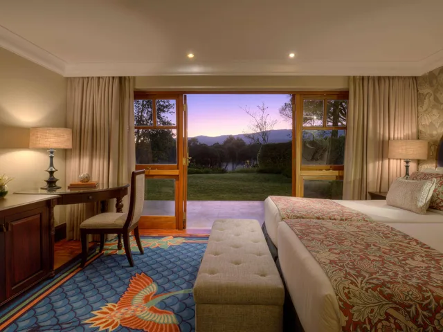 2 Bedrooms, William, Suite, 1 King and 1 Single Beds، Fairmont Mount Kenya Safari Club 2/6