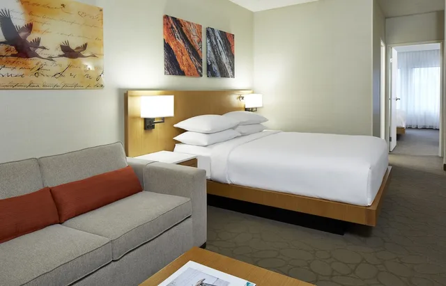 جناح عائلي بسرير مزدوج بغرفة نوم واحدة لذوي الإعاقة، Renaissance Chicago Glenview Suites Hotel 1/4