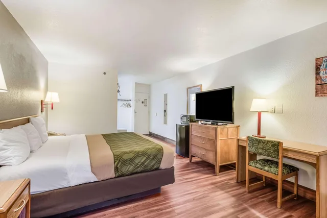 غرفة بسرير كينج، Econo Lodge Truman Inn 6/10