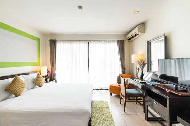 Superior Balcony, Hotel De Bangkok 3/10