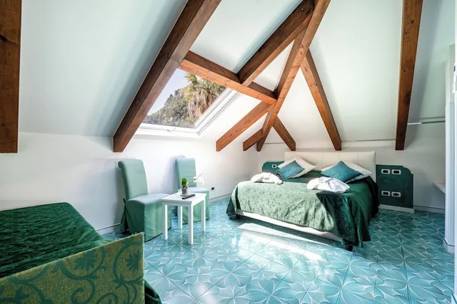 Room, Queen and Twin Beds, Sea View, Exterior Entrance, Attic، Hotel Villa Annalara 1/10