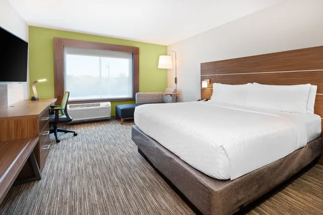 غرفة قياسية بسرير كينج لذوي الإعاقة، Holiday Inn Express Suites Niceville Eglin Area 1/5