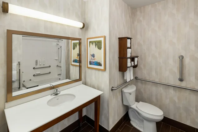 غرفة بسريرين كوين لذوي الإعاقة، Hampton Inn Seattle Everett Downtown 7/8