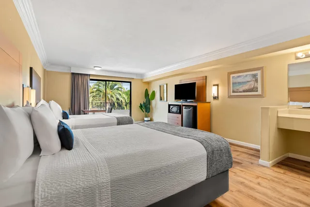 غرفة رباعية بسريرين كوين، Travelodge by Wyndham San Clemente Beach 6/7