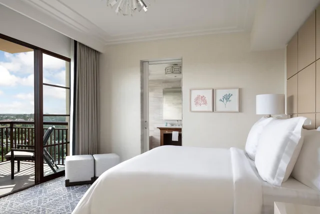 1 Bedroom, Gold, Suite, King Bed, with View, Sofa، Four Seasons Resort Orlando at Walt Disney World Resort 1/3
