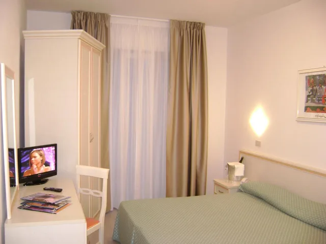 Room, Double Bed, HOTEL MEDITERRANEO 2/2