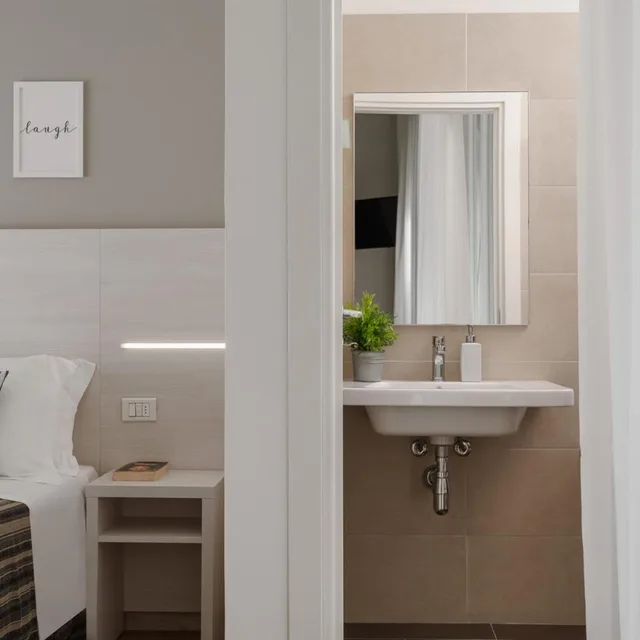 غرفة قياسية ثلاثية، Club Hotel 8/8