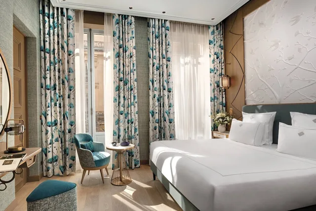 Deluxe, Queen Bed, Balcony, Le Demeure Montaigne 1/4
