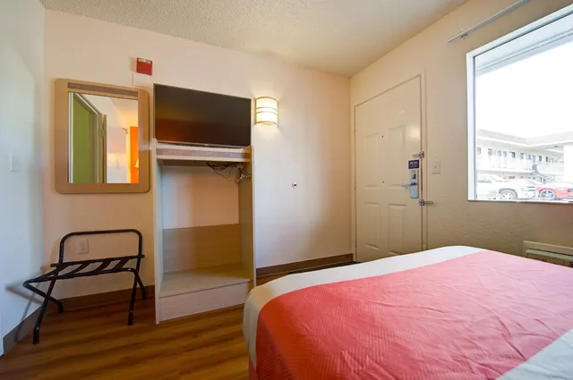 غرفة قياسية بسرير مزدوج لذوي الإعاقة، Motel6 Seattle, WA - Airport 1/10