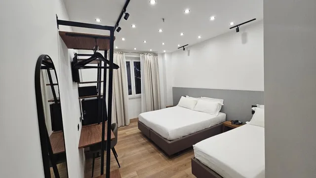 غرفة رباعية، HOTEL GALLES 4/10