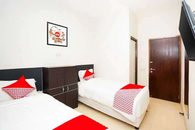 غرفة قياسية بسريرين منفصلين، Oyo 450 Semampir Residence 1/5