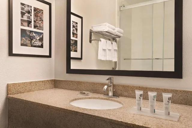 جناح بسرير كوين مع أريكة، Country Inn & Suites By Radisson, Eagan, MN 3/4