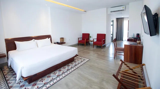 غرفة ديلوكس بسرير مزدوج بإطلالة على المسبح بشرفة، DACO Hotel 6/10