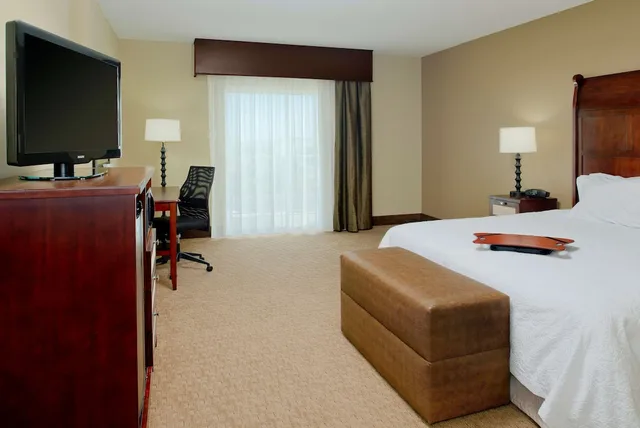 غرفة بسرير كينج، Hampton Inn And Suites Ocean City Bayfront Convention Center 4/10
