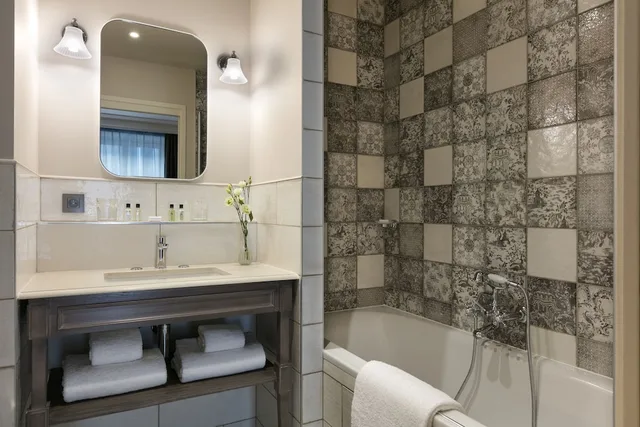 غرفة سوبيريور بسرير مزدوج بشرفة، Hotel & Spa Royal Madeleine 3/3
