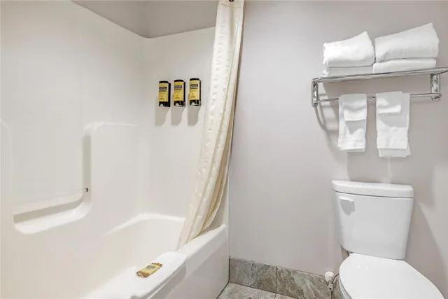 جناح بسرير كينج مع أريكة، Best Western Plus Eau Claire Conference Center 3/5