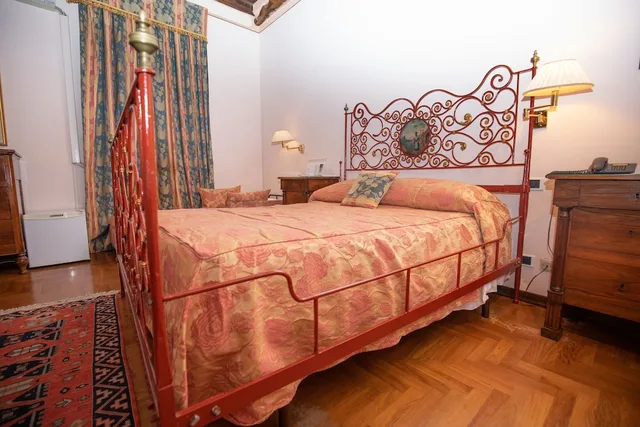 غرفة رومانسية بسرير مزدوج، Hotel Clitunno 1/10