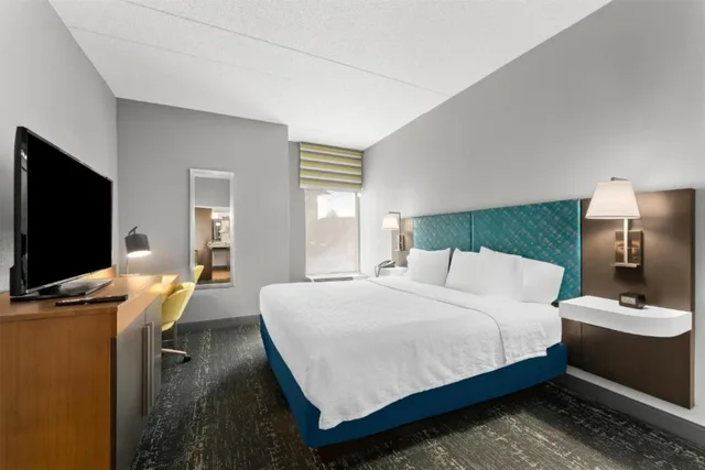 غرفة لذوي الإعاقة، Hampton Inn Suites Newtown 1/2