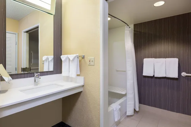 غرفة بسريرين كوين، COURTYARD AUSTIN THE DOMAIN AREA 5/6