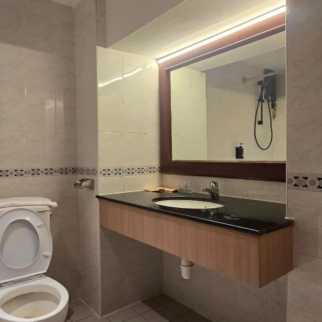 غرفة ديلوكس ثلاثية، Kingston Hotel 28 - Gocos Hotel Klang 7/8